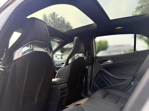 Mercedes-Benz Mercedes-Benz GLA