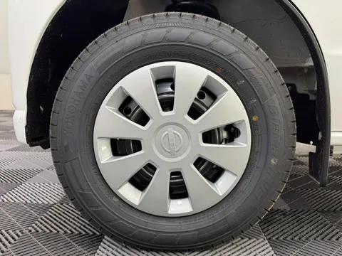 Nissan Clipper Van
