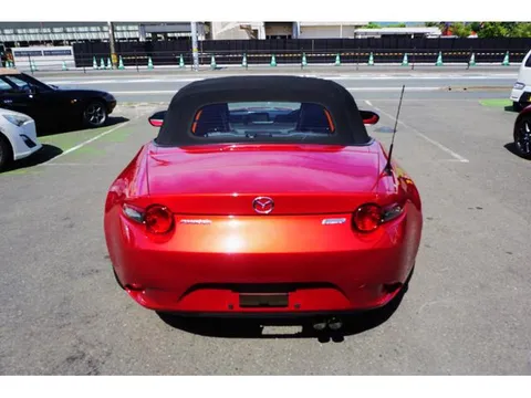 Mazda MX-5 (Roadster)