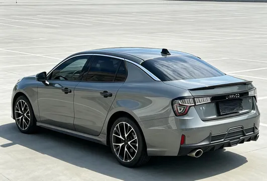 Lynk & Co 03