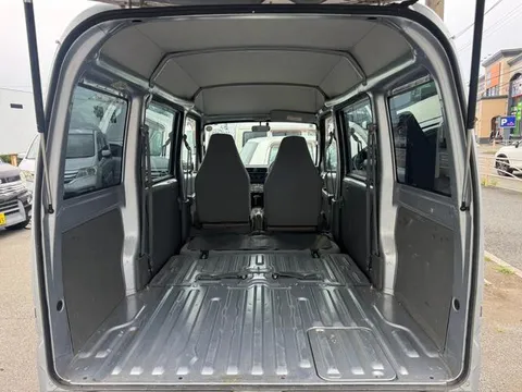 Nissan Clipper Van