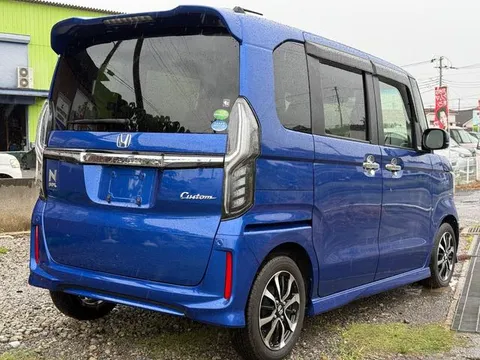 Honda N-BOX Custom