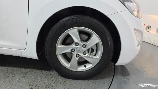 Hyundai Elantra (Avante)
