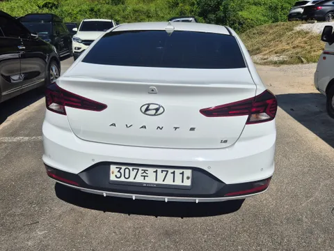 Hyundai Elantra (Avante)