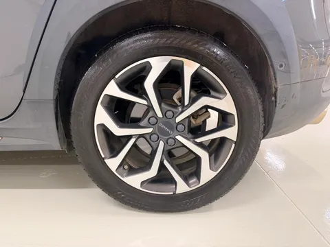 Lynk & Co 02