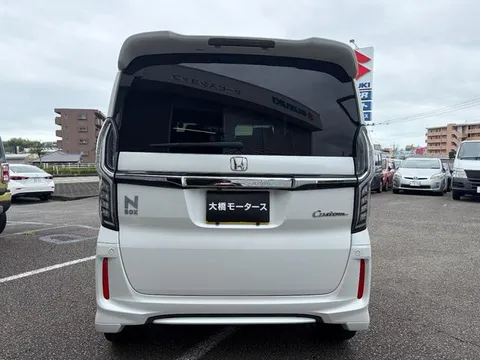 Honda N-BOX Custom