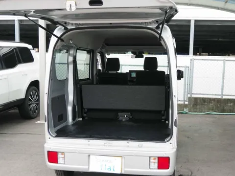 Nissan Clipper Van