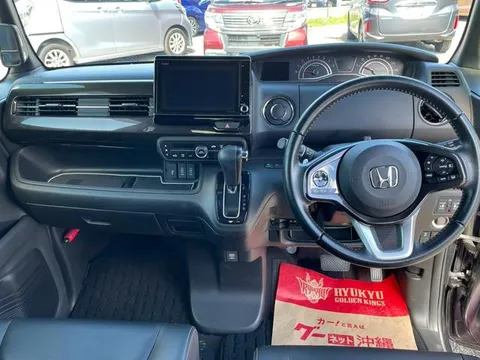 Honda N-BOX Custom