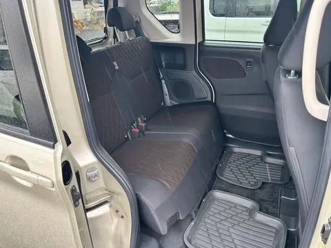Mitsubishi eK X Space