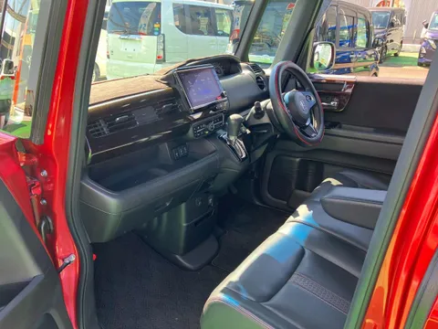 Honda N-BOX Custom
