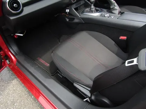 Mazda MX-5 (Roadster)
