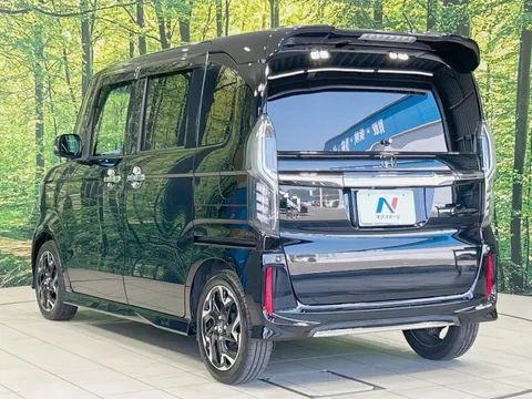 Honda N-BOX Custom