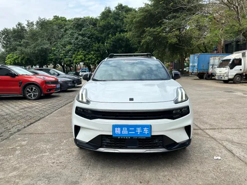 Lynk & Co 06