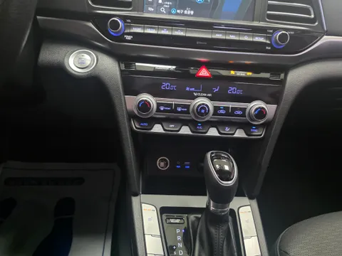 Hyundai Elantra (Avante)