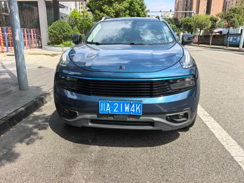 Lynk & Co 01