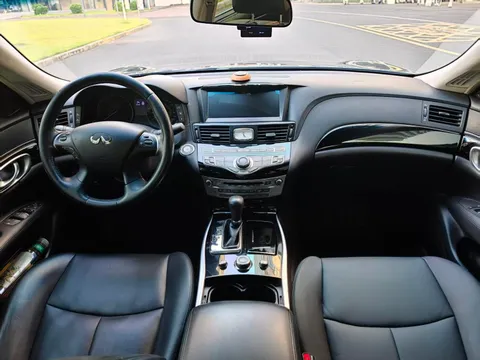 Infiniti Q70