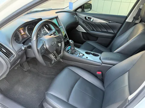 Infiniti Q50L