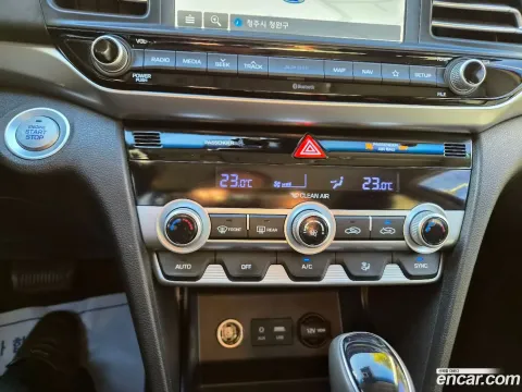 Hyundai Elantra (Avante)