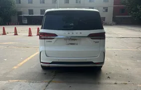 Roewe iMAX8