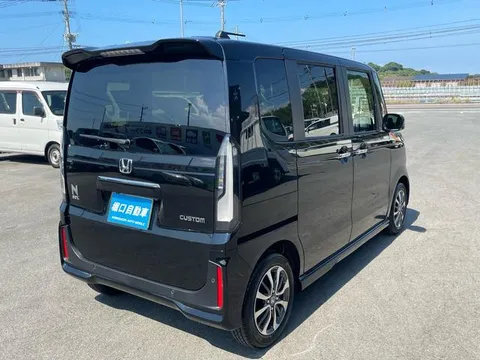 Honda N-BOX Custom