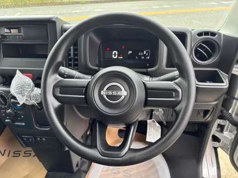 Nissan Clipper Van