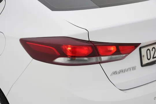 Hyundai Elantra (Avante)
