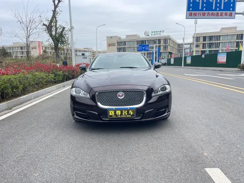 Jaguar XJ