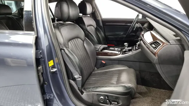 Genesis G90 (EQ900)
