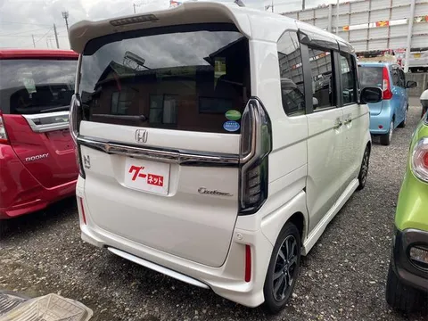 Honda N-BOX Custom