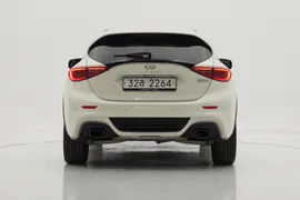 Infiniti Q30