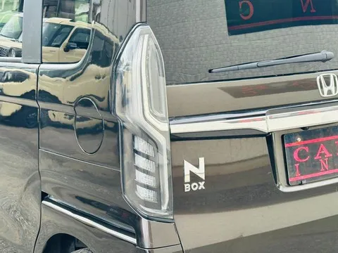Honda N-BOX Custom