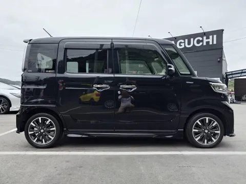 Suzuki Spacia Custom