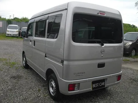 Nissan Clipper Van