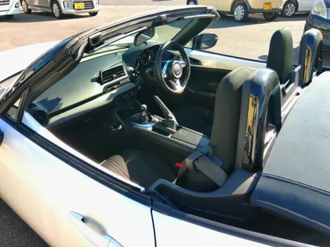 Mazda MX-5 (Roadster)