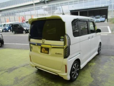 Honda N-BOX Custom