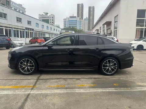 Lynk & Co 03