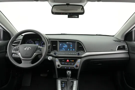Hyundai Elantra (Avante)