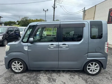 Toyota Pixis Mega