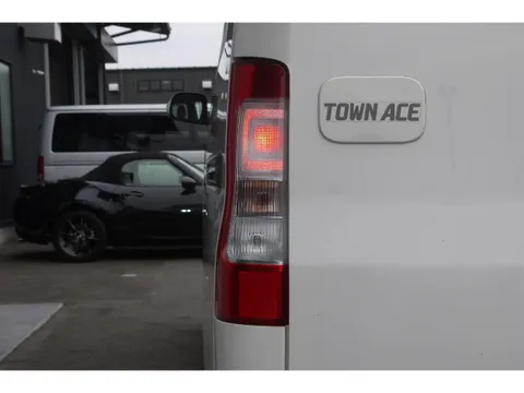 Toyota TownAce Van