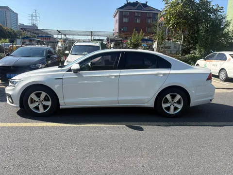 Volkswagen Lamando