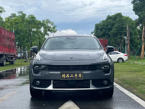 Lynk & Co 02