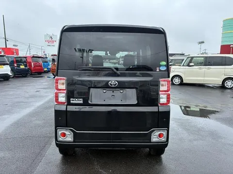 Toyota Pixis Mega