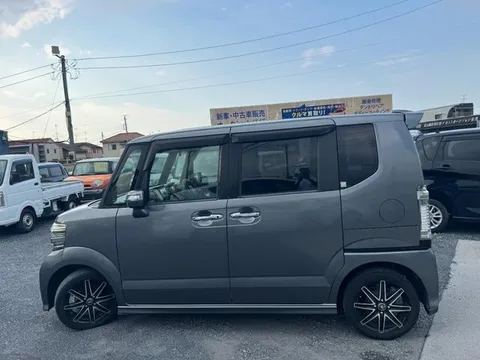 Honda N-BOX Custom