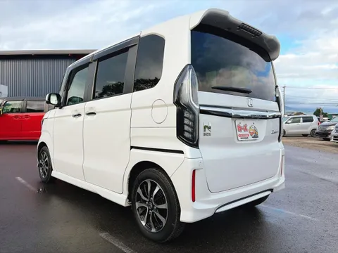 Honda N-BOX Custom