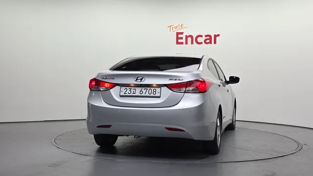 Hyundai Elantra (Avante)