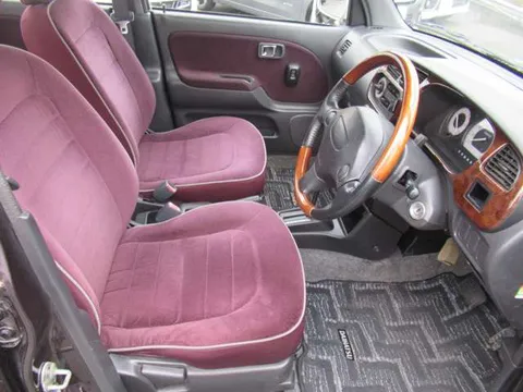 Daihatsu Mira Gino