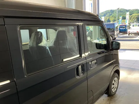 Nissan Clipper Van