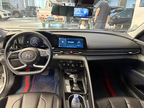 Hyundai Elantra (Avante)