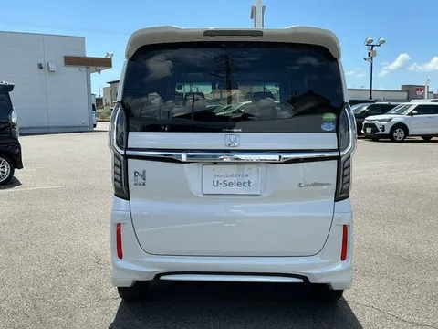 Honda N-BOX Custom