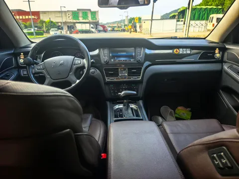 Hongqi H7